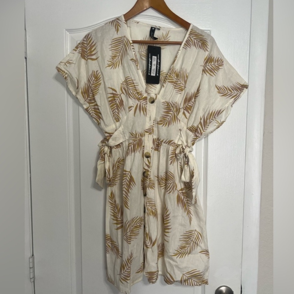 NWT Influence Short Leaf Print Cream Dress size 12/Medium